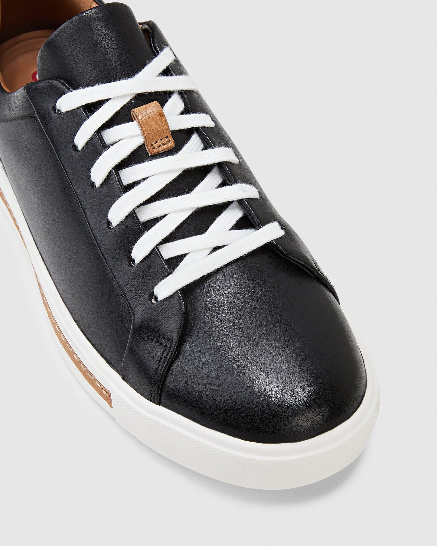 Un Maui Lace  Black Leather
